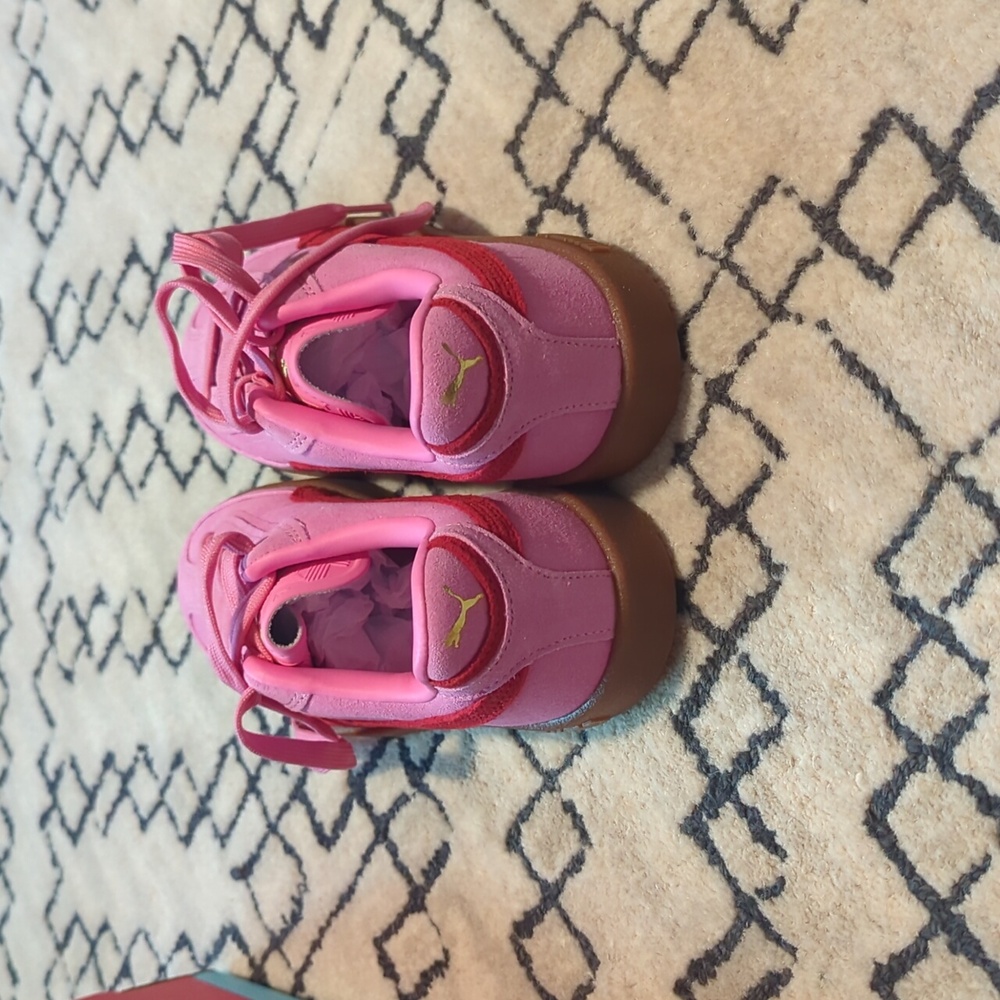 NIB Pink And Red Suede Puma Sneakers Size 4 - Picture 3 of 5